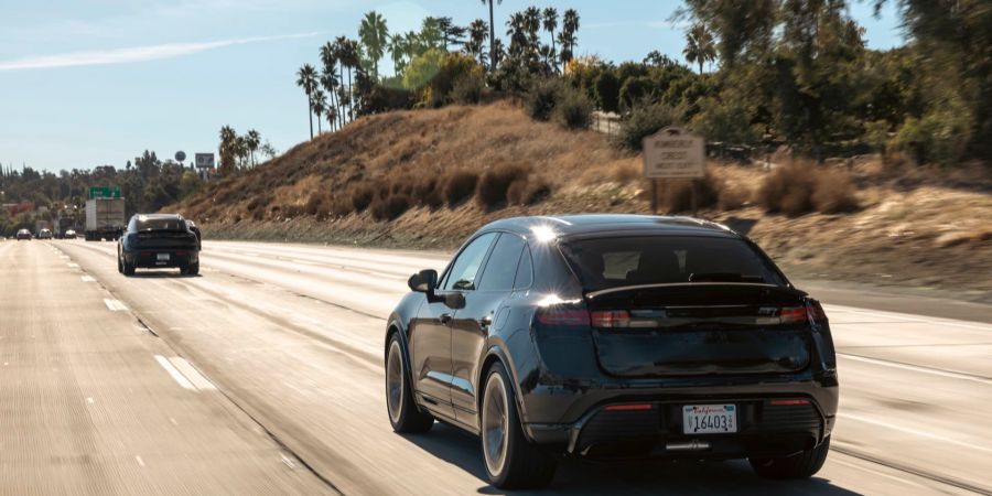 Porsche Macan Elektro Autobahn