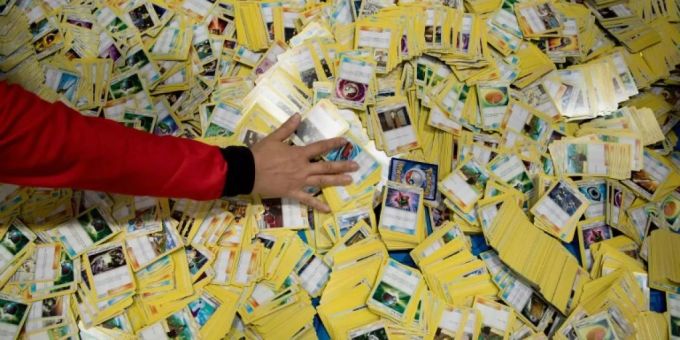 Mit Gewalt - Trio raubt 100'000 Pokémon-Karten – Haft