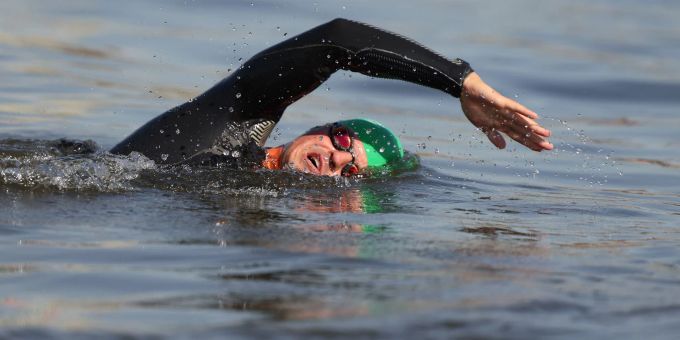 Der Langstreckenschwimmer Joseph Hess schwimmt weiter. Der Langstreckenschwimmer Joseph Hess schwimmt weiter.