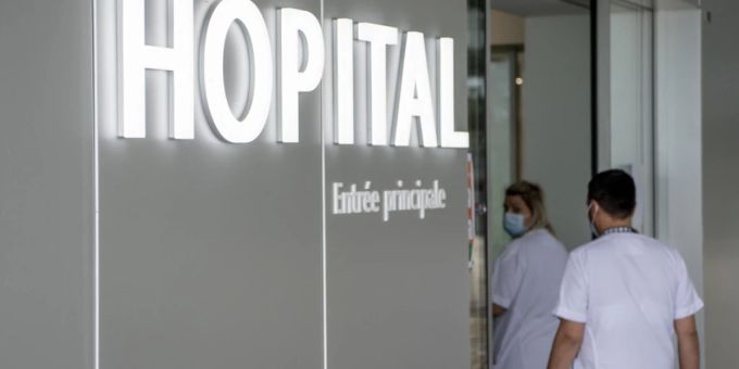 Die finanziellen Probleme des Spitals Rennaz kamen vor zwei Jahren ans Licht. Damals mussten 1500 Angestellte kurzzeitig um ihren Lohn bangen. (Archivbild) Die finanziellen Probleme des Spitals Rennaz kamen vor zwei Jahren ans Licht. Damals mussten 1500 Angestellte kurzzeitig um ihren Lohn bangen. (Archivbild)