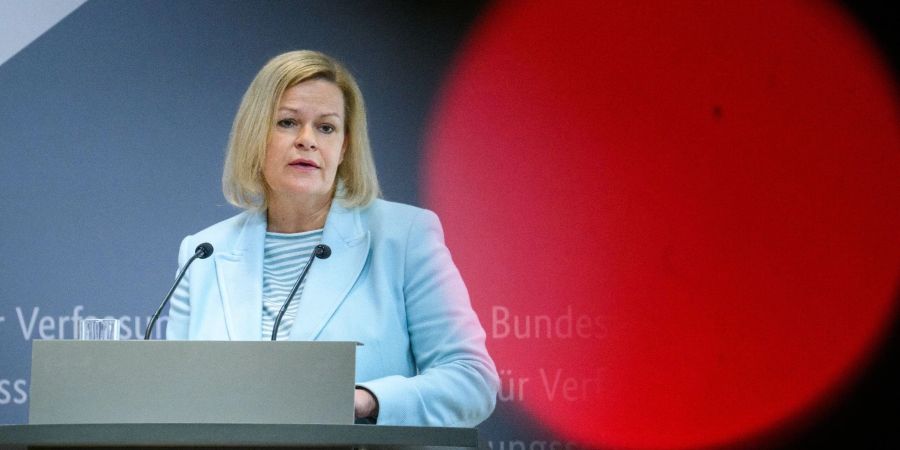 Innenministerin Nancy Faeser (SPD) kommt im hessischen Königgstein mit deutschsprachigen Amtskolleginnen und Amtskollegen zusammen.