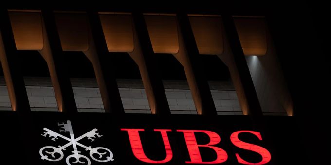 Die Schweizer Grossbank UBS hat mit den US-Behörden in einem Verfahren einen Vergleich abgeschlossen. Die Bank zahlt 25 Millionen Dollar (Archivbild) Die Schweizer Grossbank UBS hat mit den US-Behörden in einem Verfahren einen Vergleich abgeschlossen. Die Bank zahlt 25 Millionen Dollar (Archivbild)