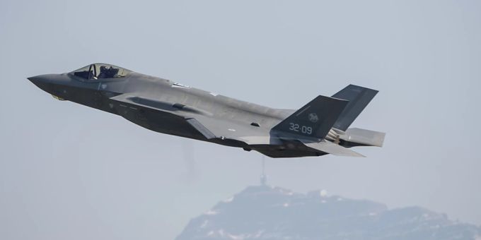Bis im Frühjahr 2023 - Kommission will Kampfjet-Beschaffung besiegeln