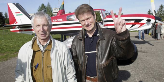 Litauens Ex-Staatschef Rolandas Paksas (r.) 2006. Rolandas Paksas