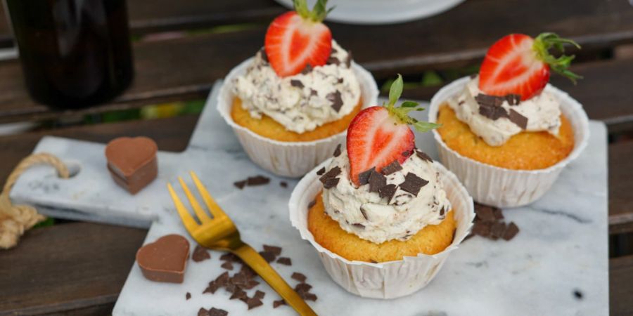 Cupcake Erdbeere Stracciatella Gabel