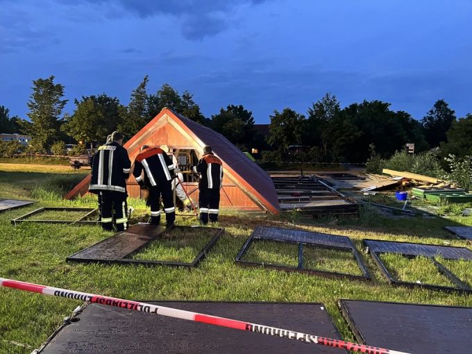 In Mittelfranken in Bayern ist wegen dem Unwetter eine Hütte eingestürzt und hat mehrere Menschen verletzt. Mittelfranken