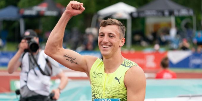 Simon Ehammer freut sich in Götzis über seinen Rekord-Sprung. Ehammer in Götzis
