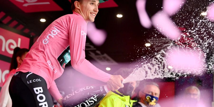 Jai Hindley hat die Führung in der Giro-Gesamtwertung übernommen.