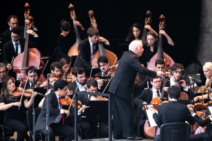Der 79-jährige Dirigent leidet derzeit unter Kreislaufproblemen. Barenboim
