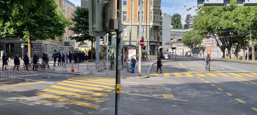 Auf der Schützenmatte sind erneut mehrere hundert Mitglieder der Hells Angels. Hinzu kommen einzelne Vertreter der Broncos.