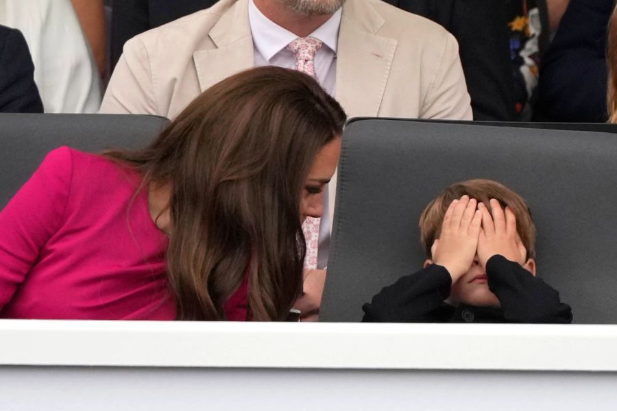 So wirklich Lust hatte Prinz Louis gestern bei der Abschlussfeier keine.