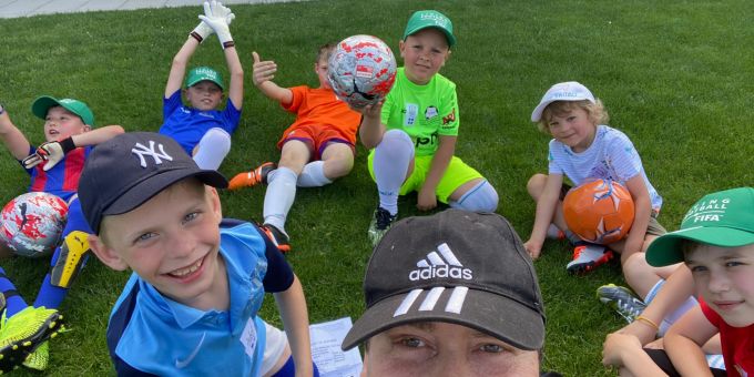 Projekt «Fussball für Ukraine-Kinder in Erlenbach und Küsnacht» trotz grossem Erfolg eingestellt «Fussball für Ukraine-Kinder in Erlenbach und Küsnacht»