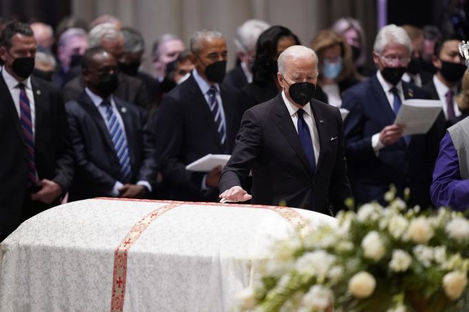 Joe Biden bei der Trauerfeier für Madeleine Albright heute Mittwoch in Washington. Joe Biden