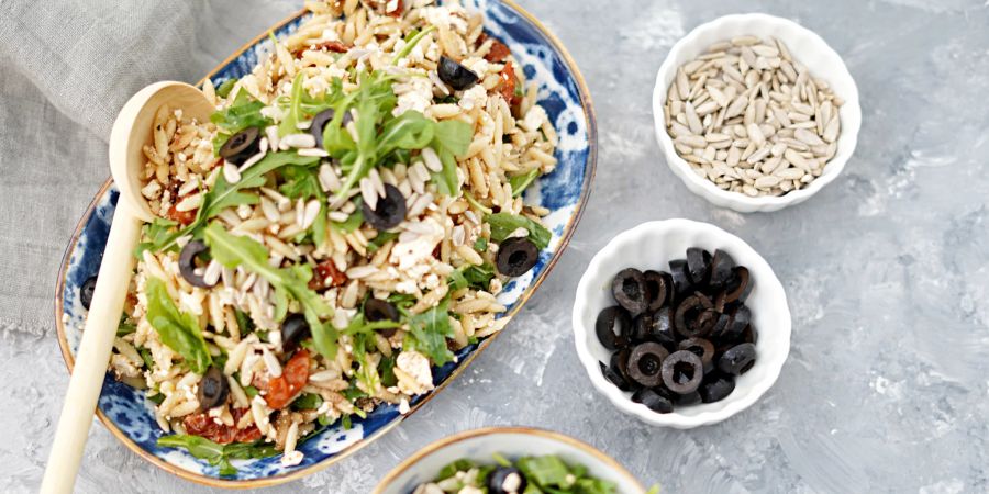 Teigwaren Salat Tomate Feta Oliven