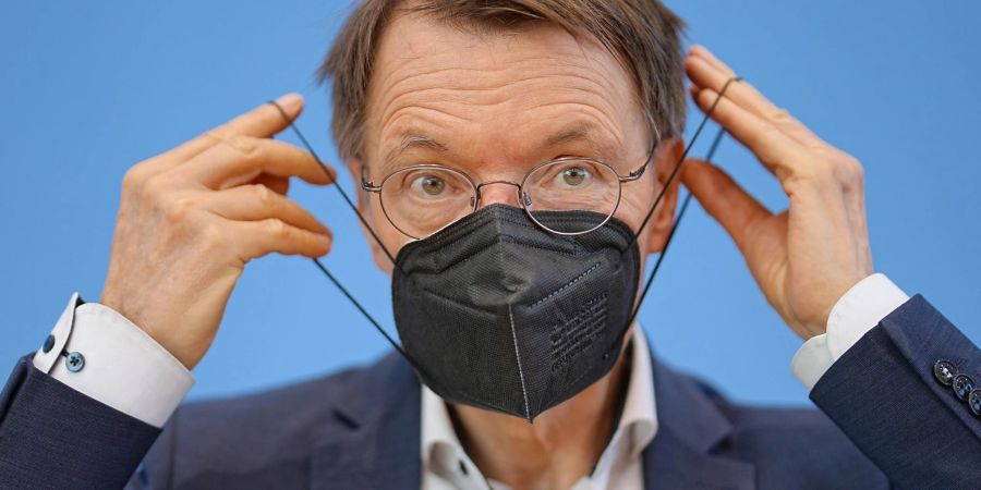 Gesundheitsminister Karl Lauterbach. Eine neue Pandemie-AG soll künftig für bessere und abgestimmte Kommunikation zu Impfempfehlungen sorgen.