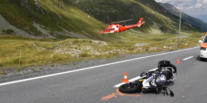 Susch: Motorradlenker bei Sturz verletzt Susch: Motorradlenker bei Sturz verletzt