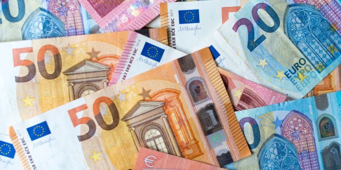 Studierende, die Bafög beziehen, müssen penibel auf ihre Ausgaben achten. Ab August soll sich die Situation für die Betroffenen durch eine Erhöhung der Finanzierung etwas entspannen. Studierende, die Bafög beziehen, müssen penibel auf ihre Ausgaben achten. Ab August soll sich die Situation für die Betroffenen durch eine Erhöhung der Finanzierung etwas entspannen.
