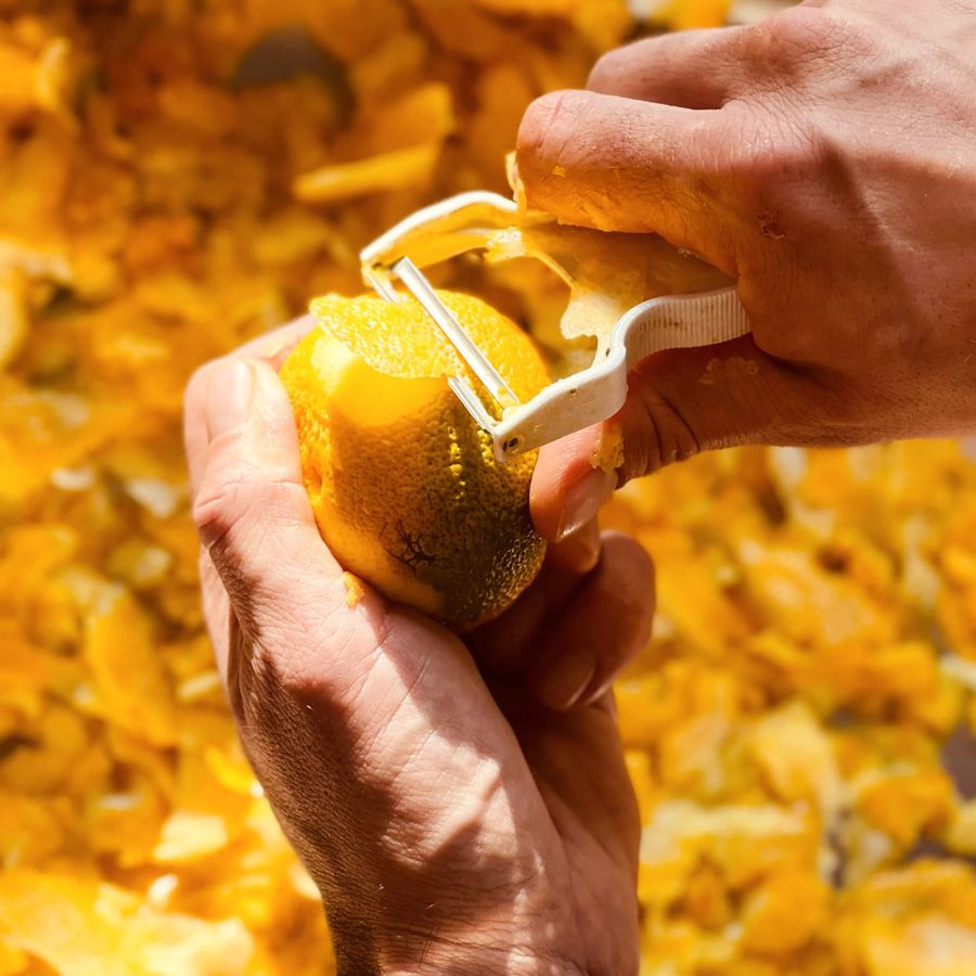 Hand Zitrusfrucht Spargelschäler gelb