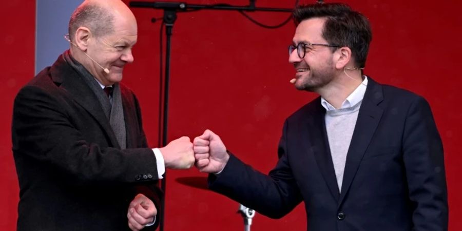Olaf Scholz bei einem Wahlkampfauftritt mit Kutschaty