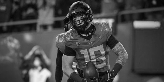 Spencer Webb spielte als Tight End für die Oregon Ducks. Spencer Webb Oregon Ducks