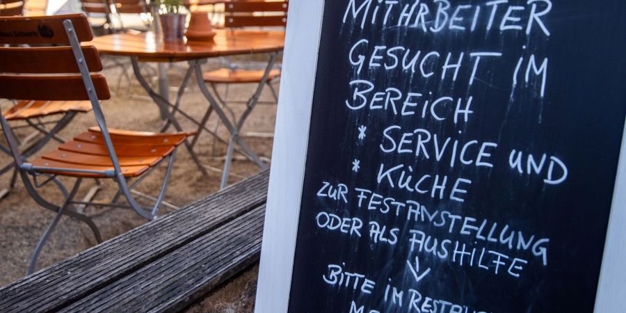 Ein Restaurant in Schwerin sucht nach Mitarbeitern für den Service- und Küchenbereich.