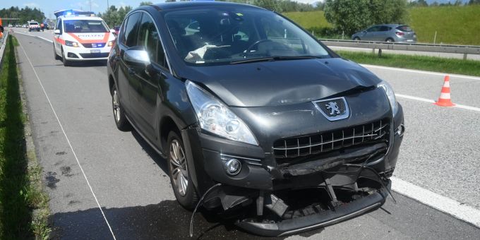 Haag: Auffahrkollision zwischen zwei Autos Haag: Auffahrkollision zwischen zwei Autos