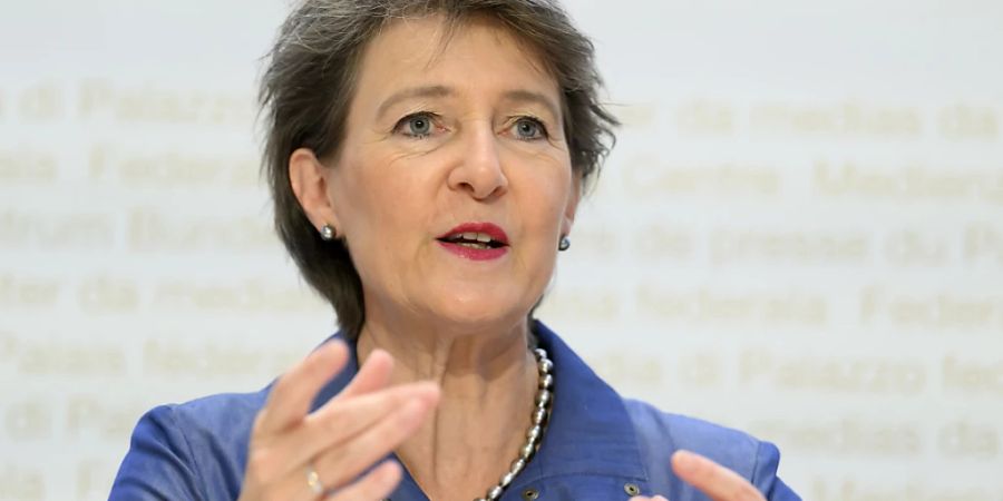 Nach Auffassung von Energieministerin Simonetta Sommaruga sollte sich die Schweiz beim Gas-Sparen auf die EU abstimmen. (Archivbild)