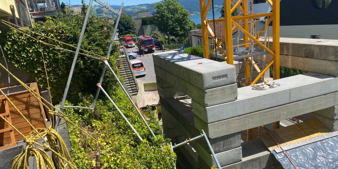 Arbeiter nach Arbeitsunfall lebensbedrohlich verletzt.