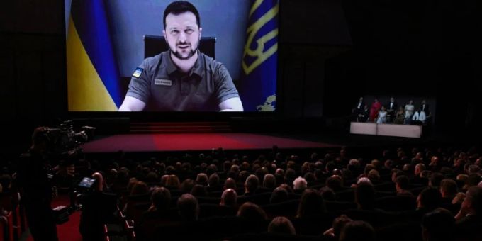 Wolodymyr Selenskyj bei seiner Ansprache in Cannes Wolodymyr Selenskyj bei seiner Ansprache in Cannes
