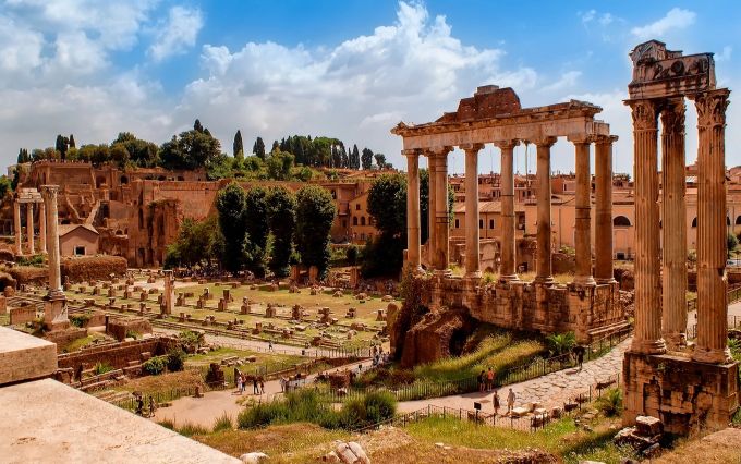 Mit Virtual Reality könnten in Zukunft Geschichtsstunden über das antike Rom direkt auf dem Forum Romanum stattfinden. Virtual Reality