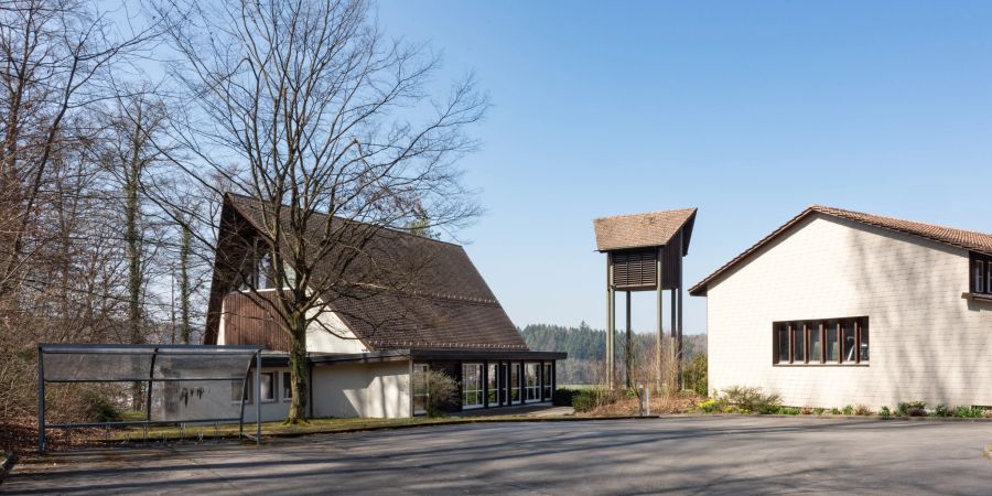 Die ref. Kirche Hausen (AG) gehört zur Kirchgemeinde Windisch und wurde 1978 erbaut.