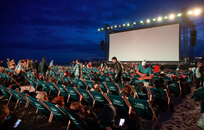 Open Air Kino oder Gartencinema – beides macht im Sommer Spass. Openair Kino