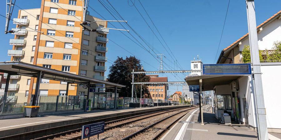 Der SBB Bahnhof Düdingen.