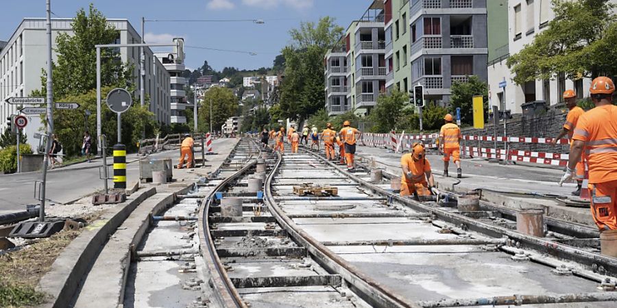 Die Zahl der Erwerbstätigen steigt, die Anzahl Arbeitslose sinkt. (Archivbild)