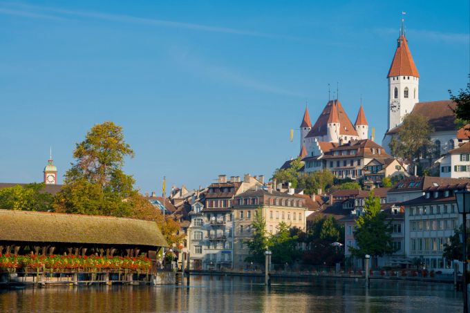 Schloss Thun, vom Wasser aus gesehen s