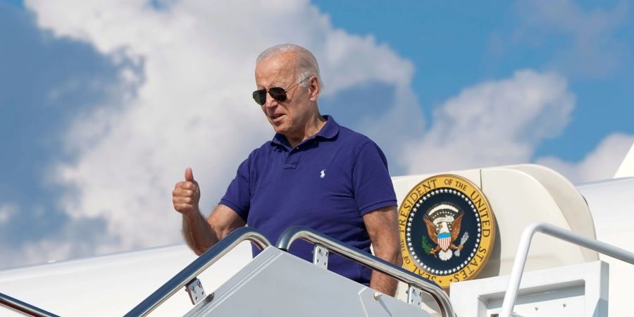 US-Präsident Joe Biden besteigt die Air Force One, um nach Delaware zu fliegen.