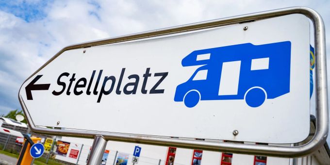 Immer mehr Menschen machen Urlaub in einem Wohnmobil oder -wagen. Immer mehr Menschen machen Urlaub in einem Wohnmobil oder -wagen.