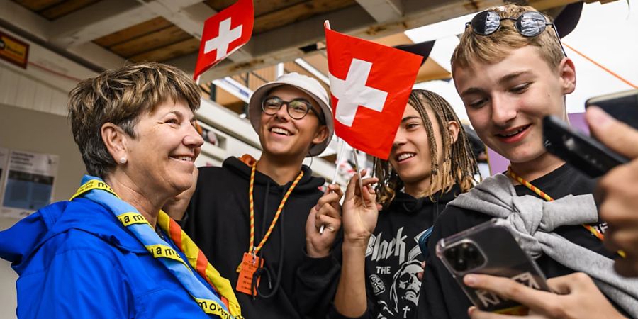 Bundesrätin Viola Amherd besuchte am Samstag das Pfadi-Bundeslager in Ulrichen VS.