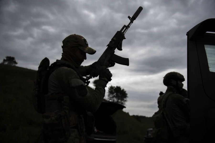 Ukrainische Soldaten bei einem Training ausserhalb von Kiew.