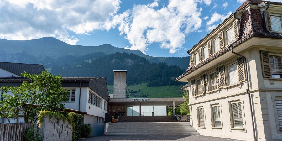 Das Oberstufenschulhaus von Frutigen.