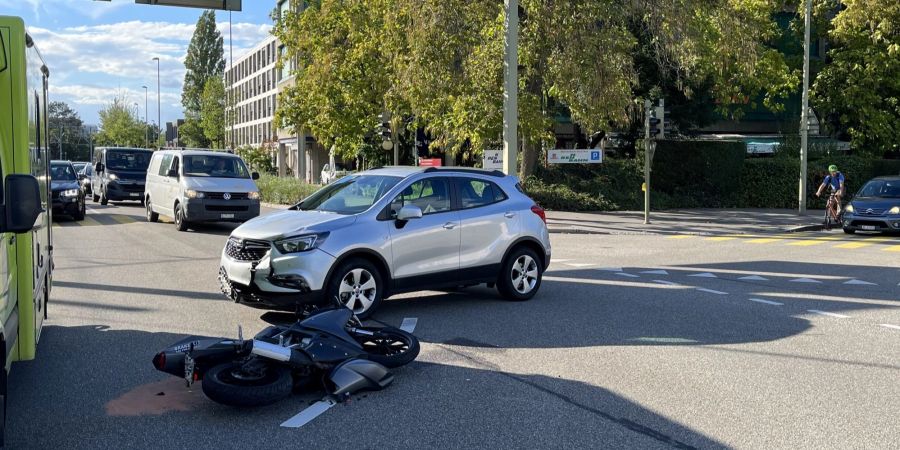 Muttenz: Kollision zwischen Personenwagen und Motorrad