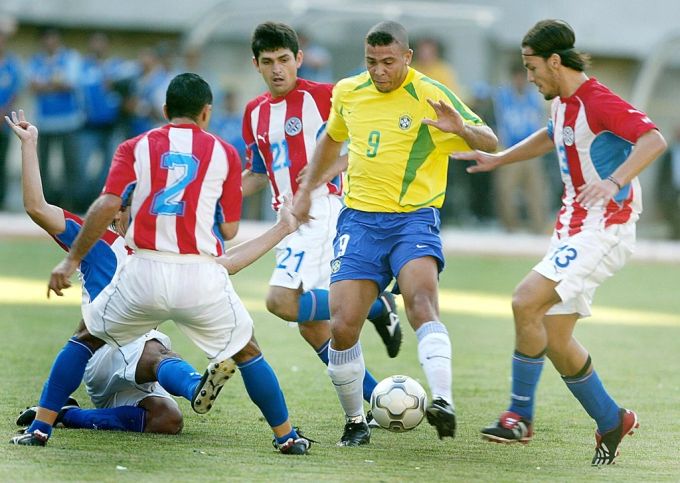 Ronaldo sorgte neben seinen fussballerischen Qualitäten eine Zeit lang auch mit seiner Frisur für Wirbel. (Archivbild) Ronaldo