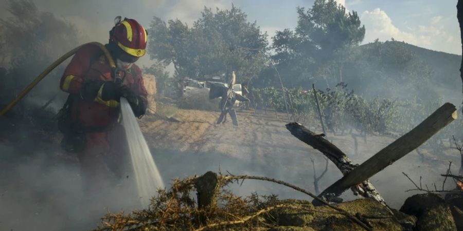 Waldbrände Spanien Feuerwehrmann