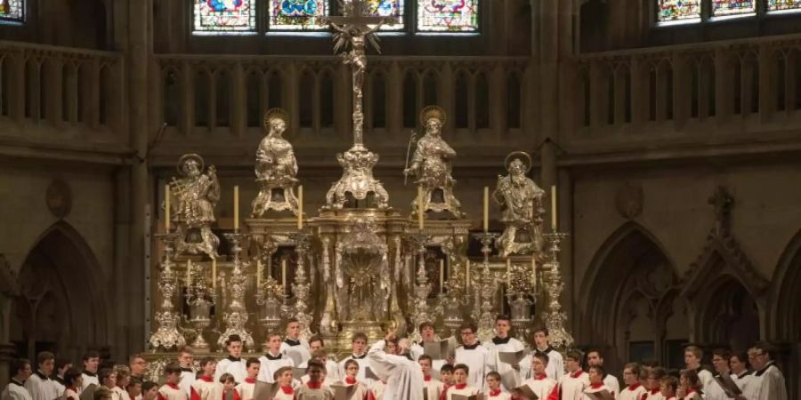 Die Regensburger Domspatzen im Dom St. Peter. Foto: picture alliance / dpa