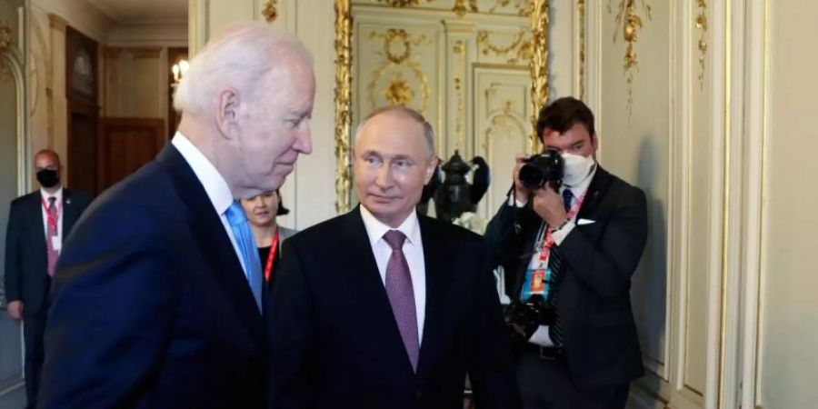 Das Treffen von US-Präsident Joe Biden (l) und Russlands Präsident Wladimir Putin fand in der abgeschirmten Villa La Grange am Genfersee statt. Foto: Mikhail Metzel/Pool Sputnik Kremlin/AP/dpa