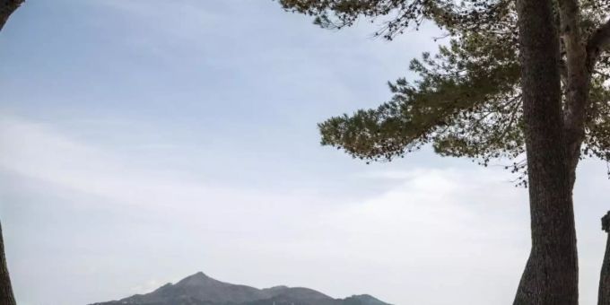 Tragischer Unfall auf der Ferieninsel Mallorca: Ein Junge aus Deutschland zog sich beim Sturz aus einem Hotel schwere Verletzungen zu. (Symbolbild). Foto: John-Patrick Morarescu/ZUMA Wire/dpa Tragischer Unfall auf der Ferieninsel Mallorca: Ein Junge aus Deutschland zog sich beim Sturz aus einem Hotel schwere Verletzungen zu. (Symbolbild). Foto: John-Patrick Morarescu/ZUMA Wire/dpa