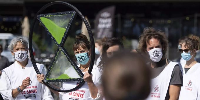 Ärzte und Krankenschwestern von Extinction Rebellion demonstrieren in Bern vergangenen September. Zürich Extinction Rebellion