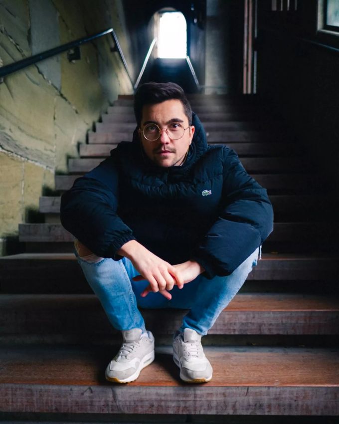 QrÄsH ist in Belp aufgewachsen und wohnt noch immer dort. Rap