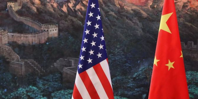 Flaggen von China und den USA