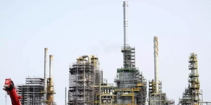 Nach einem guten ersten Quartal rechnet die deutsche Chemie- und Pharmaindustrie im Gesamtjahr 2021 mit noch besseren Geschäften als zuletzt erwartet. Foto: Waltraud Grubitzsch/dpa-Zentralbild/dpa/Archivbild Nach einem guten ersten Quartal rechnet die deutsche Chemie- und Pharmaindustrie im Gesamtjahr 2021 mit noch besseren Geschäften als zuletzt erwartet. Foto: Waltraud Grubitzsch/dpa-Zentralbild/dpa/Archivbild